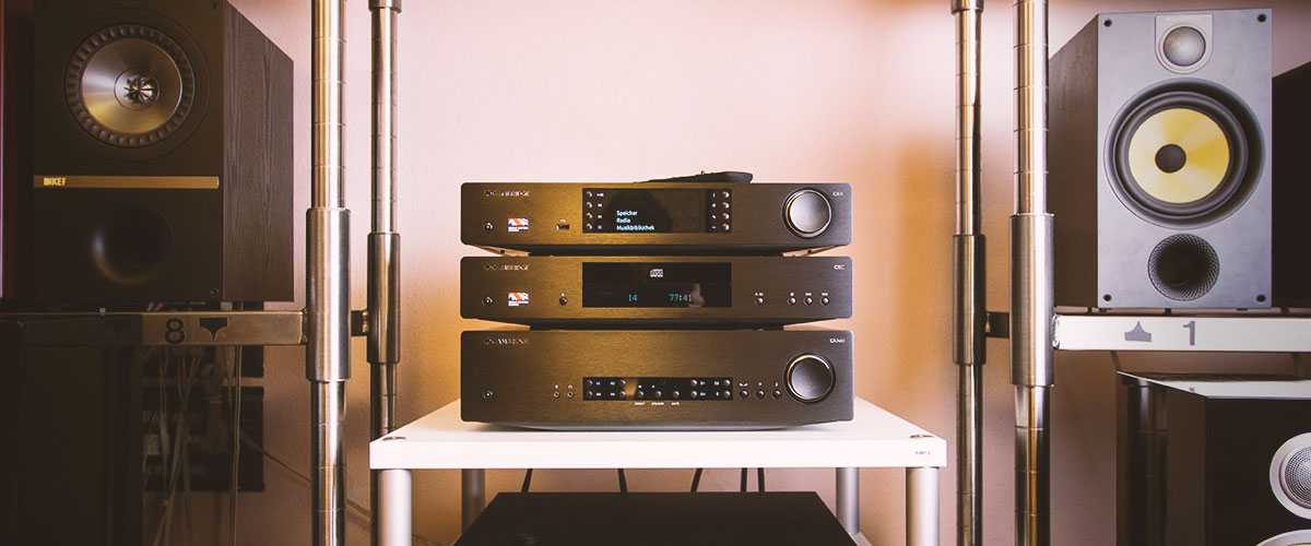 Record player with built-in preamp