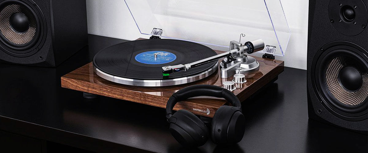 what is a belt-drive turntable